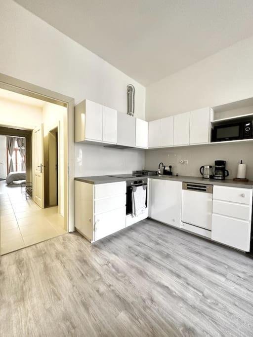 Appartement Flat With Balcony And Garage Prague