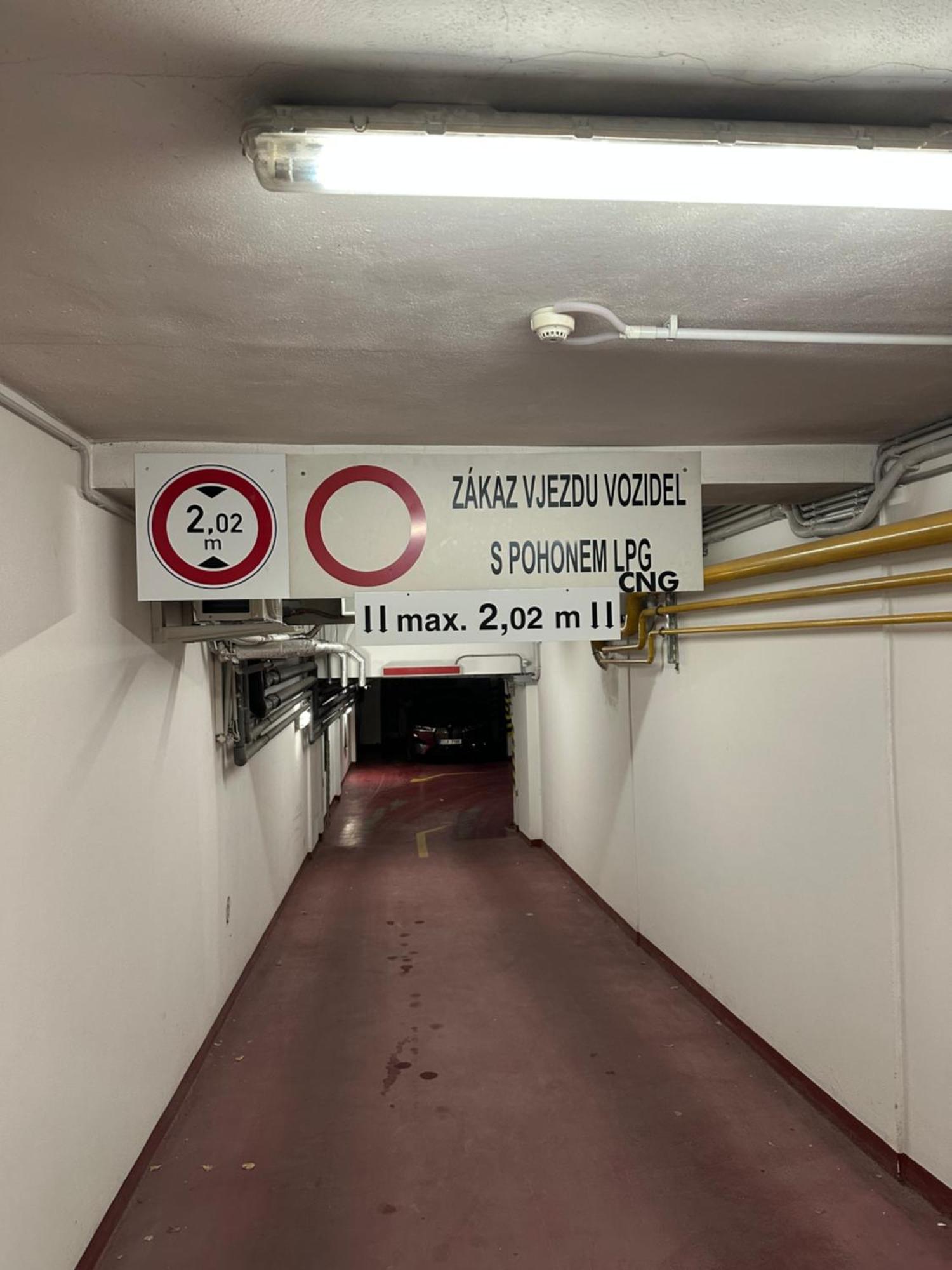 Flat With Balcony And Garage * Prague